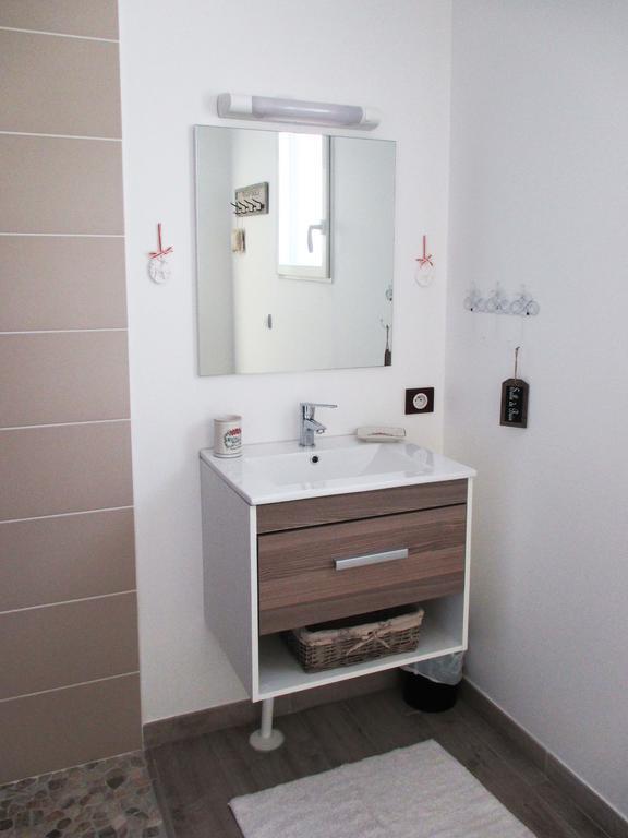 Les Abris Du Chateau Mer Room photo